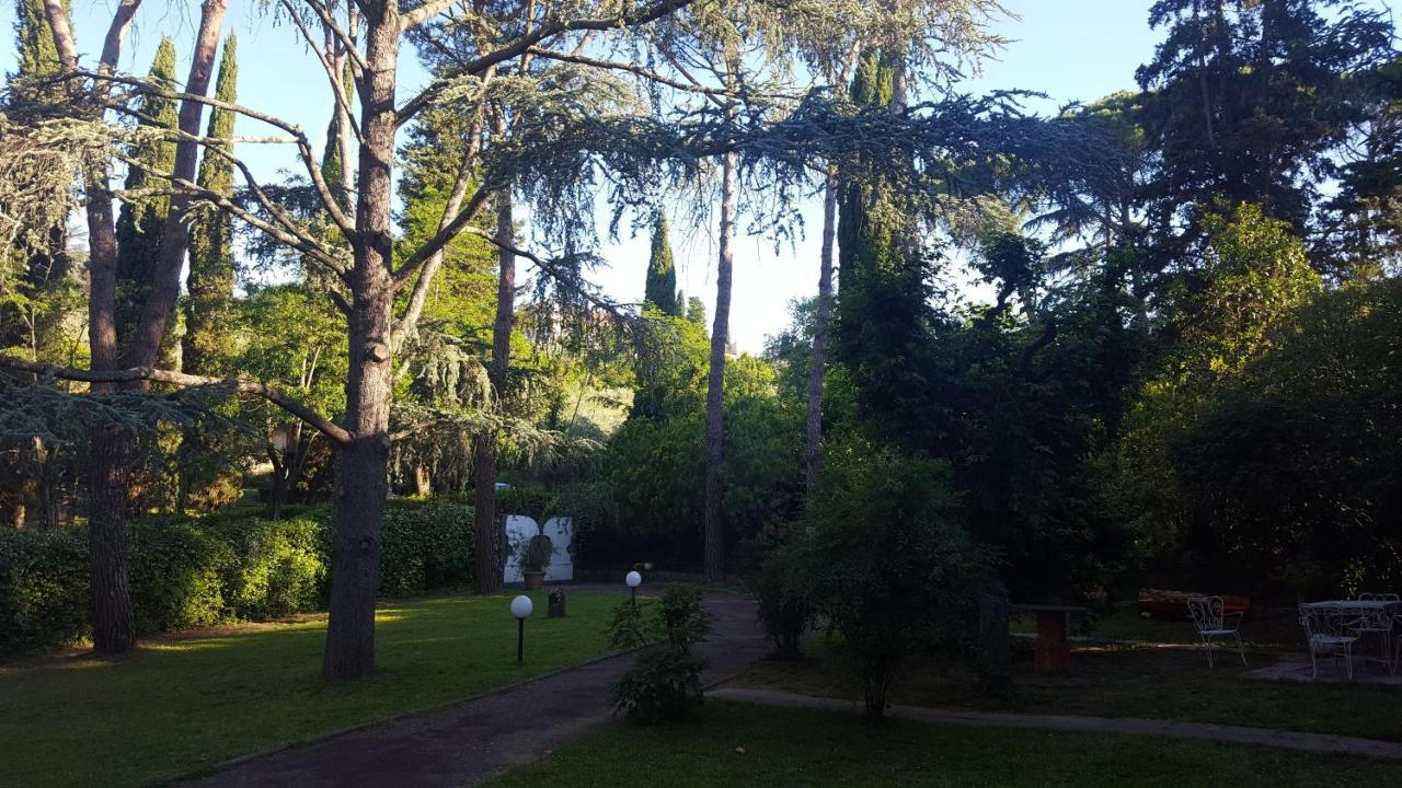 Due Passi Nel Parco Con Parcheggio Gratuito Apartment Florence Luaran gambar